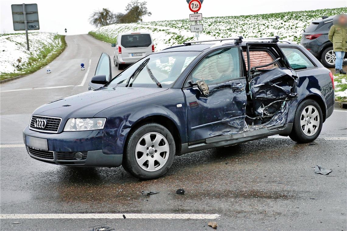Unfall auf dem Autobahnzubringer bei Großaspach Ein Fiat-Ducato ist in Aspach mit einem Audi A4 zusammengestoßen. Foto: 7aktuell/Kevin Lermer