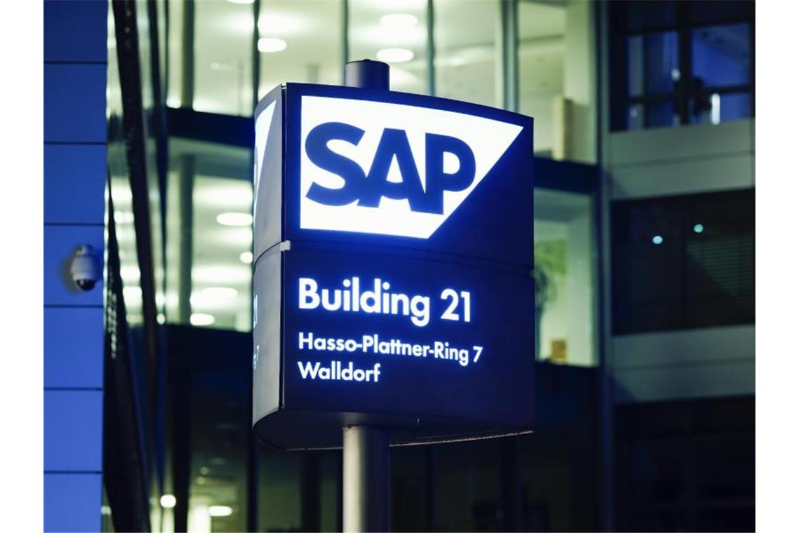 SAP mit Tempo im Cloudgeschäft - Ergebnis aber unter Druck Ein Firmengebäude von SAP in Walldorf. Foto: Uwe Anspach/dpa