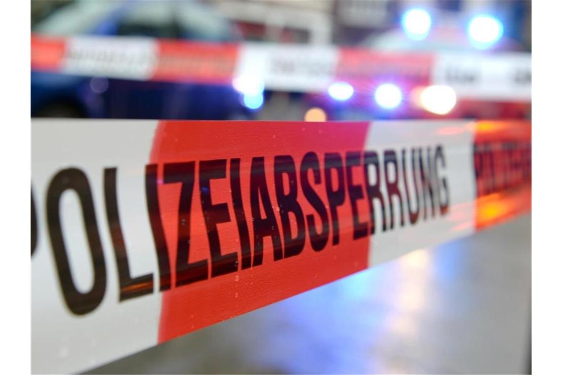 Lastwagen verliert 25 Tonnen Erde: Fahrer verletzt