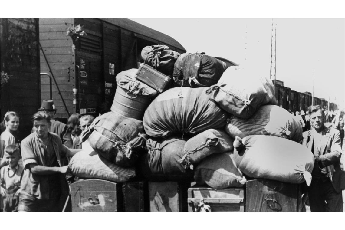 Ein Flüchtlingszug mit vertriebenen Sudetendeutschen trifft im Durchgangslager Wiesau ein. (Archivbild)