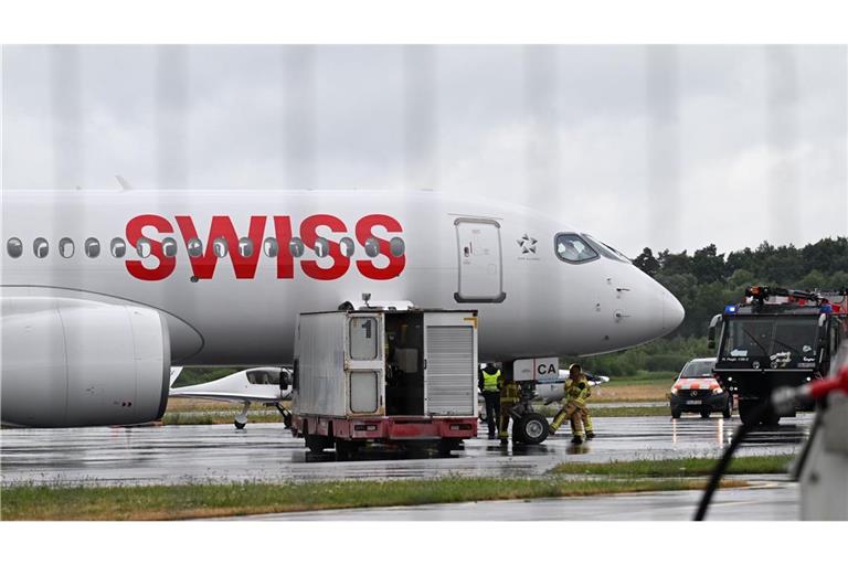 Ein Flugzeug der Airline „Swiss International“ musste außerplanmäßig in Friedrichshafen zwischenlanden.