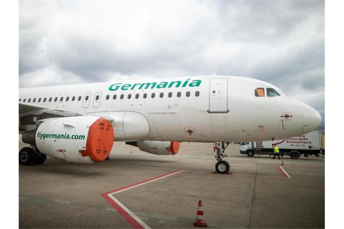 Germania-Aus sorgt für Passagierrückgang am Bodensee-Airport Ein Flugzeug der insolventen Berliner Fluggesellschaft Germania. Foto: Daniel Karmann/dpa/Archivbild