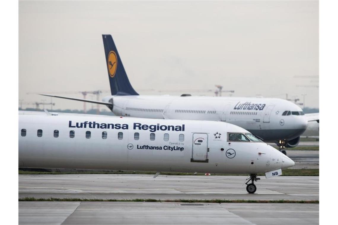 Tarifabschluss: Ufo und Lufthansa einigen sich bei Cityline Ein Flugzeug der Lufthansa CityLine. Foto: Silas Stein/dpa