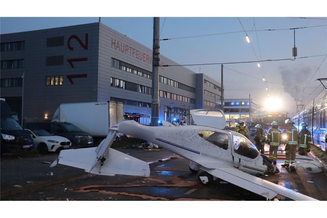 Ein Flugzeug ist im Mannheimer Stadtgebiet notgelandet.