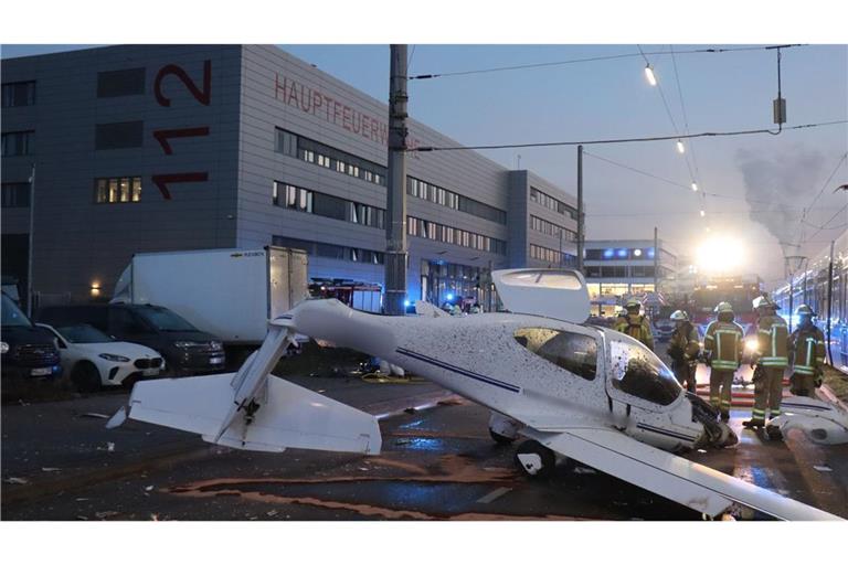 Ein Flugzeug ist im Mannheimer Stadtgebiet notgelandet.