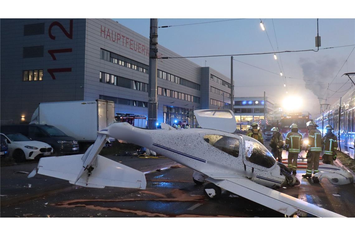 Ein Flugzeug ist im Mannheimer Stadtgebiet notgelandet.