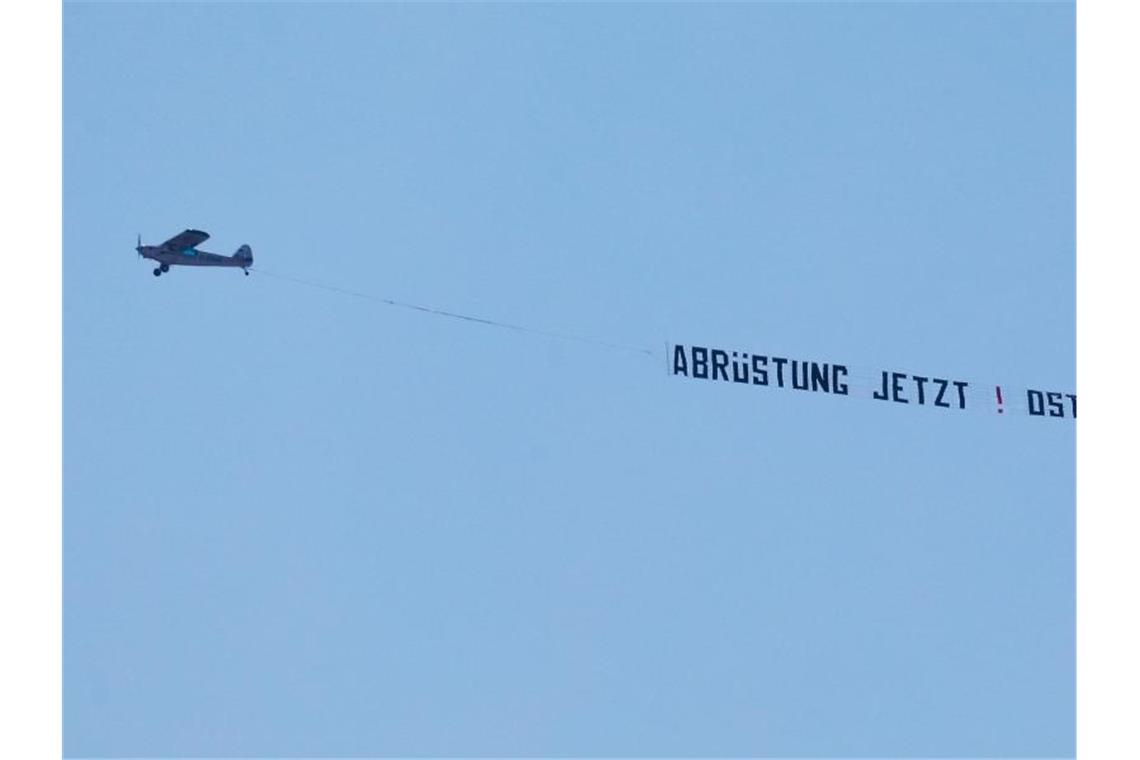 Statt Ostermärschen: Flugzeug zieht Friedensbotschaft