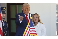 Ein Foto aus besseren Tagen. Das Verhältnis zwischen Donald Trump und Giorgia Meloni ist inzwischen schwer angeschlagen.