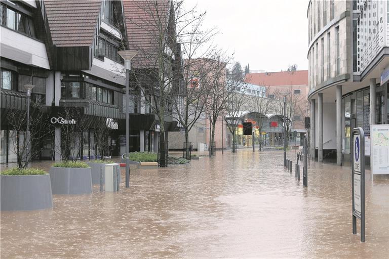 Ein Foto aus dem Jahr 2011: Hochwasser in der Grabenstraße in Backnang. Foto: E. Layher