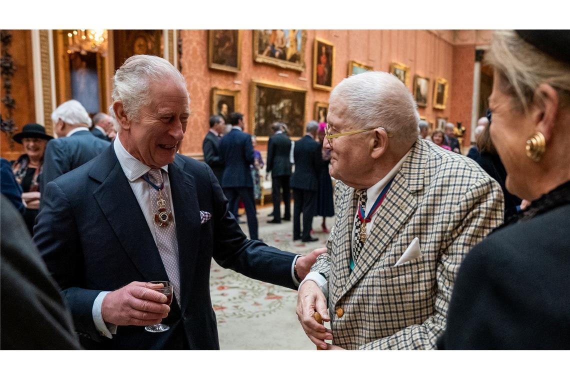 Ein Foto aus dem Jahr 2022: König Charles III. im Gespräch mit David Hockney.
