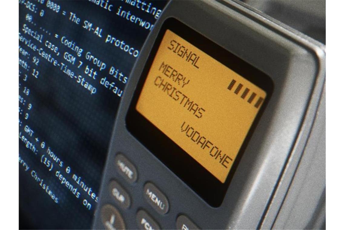Nach fast 30 Jahren: Erste SMS wird als Code versteigert Ein französisches Auktionshaus versteigert die erste SMS der Welt heute als NFT. Foto: Vodafone/dpa