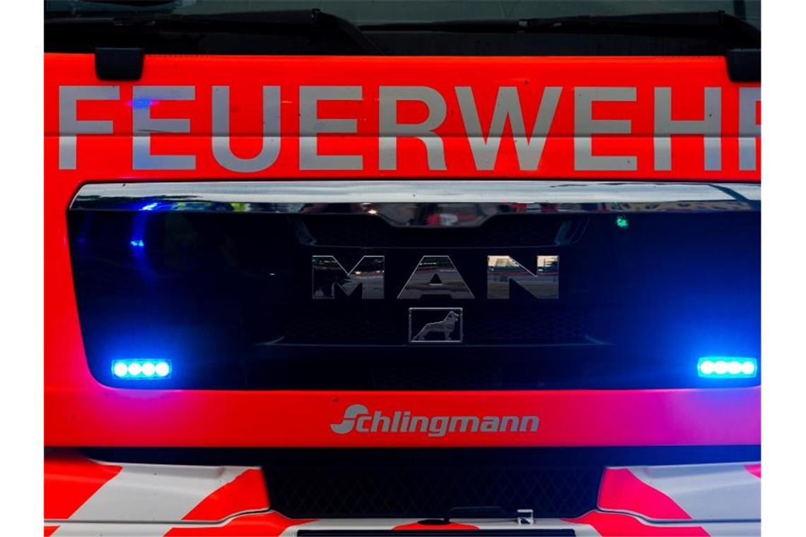 Millionen-Schaden und Verletzte bei Bränden im Südwesten Ein Frontalblick auf einen Einsatzwagen der Feuerwehr. Foto: Mohssen Assanimoghaddam/dpa/Symbolbild