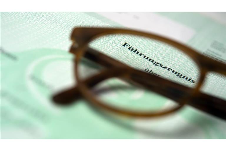 Ein Führungszeugnis zur Vorlage etwa beim künftigen Arbeitgeber  soll künftig auch digital verfügbar sein (Symbolfoto).