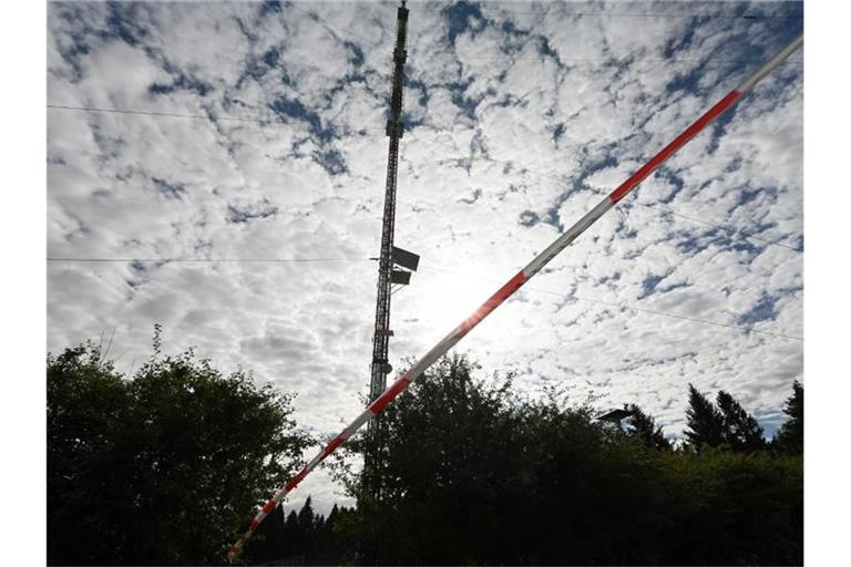 Ein Funkmast auf dem Hohen Meissner in Hessen. Hier war am Morgen aus ungeklärter Ursache eine Artbeitsgondel abgestürzt. Foto: Uwe Zucchi