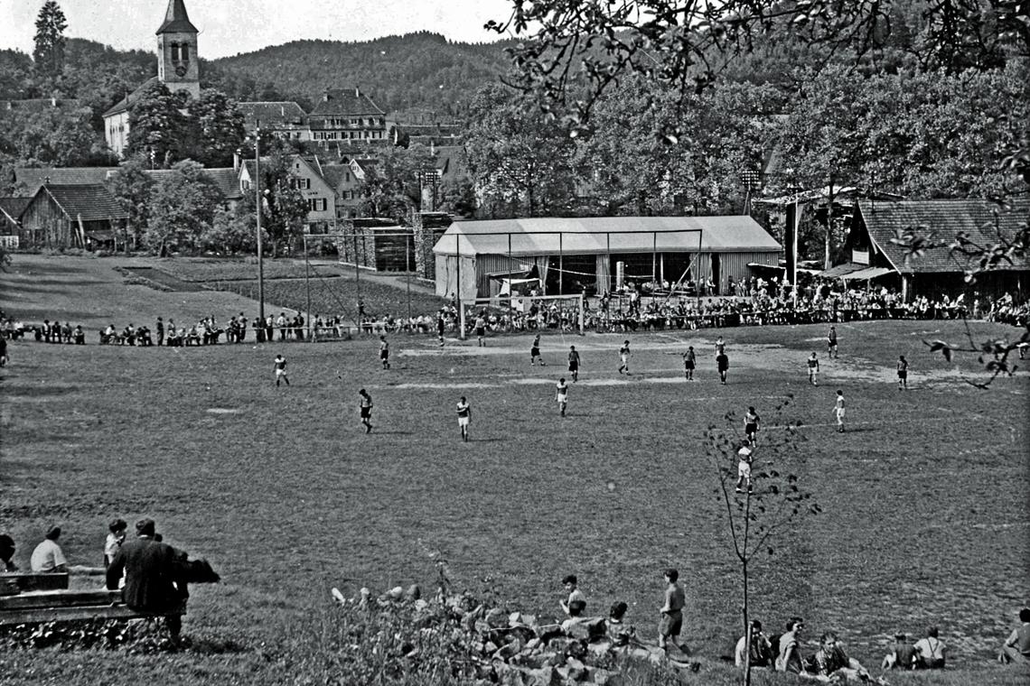 Highlights prägen Blick auf die Vereinsgeschichte Ein Fußball-Einlagespiel und ein Festzelt gab es zum 35. Vereinsgeburtstag im Jahr 1955. Seit 2010 veranstaltet der SV Spiegelberg jährlich sein Crossgolf-Turnier für Jedermann.