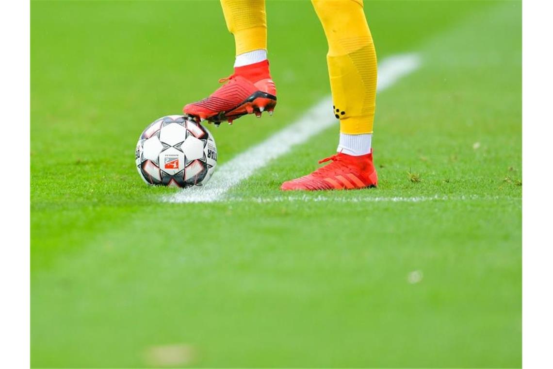 Frauenfußball: Hoffenheim gewinnt gegen München Ein Fußball-Spiel. F. Foto: Uwe Anspach/dpa