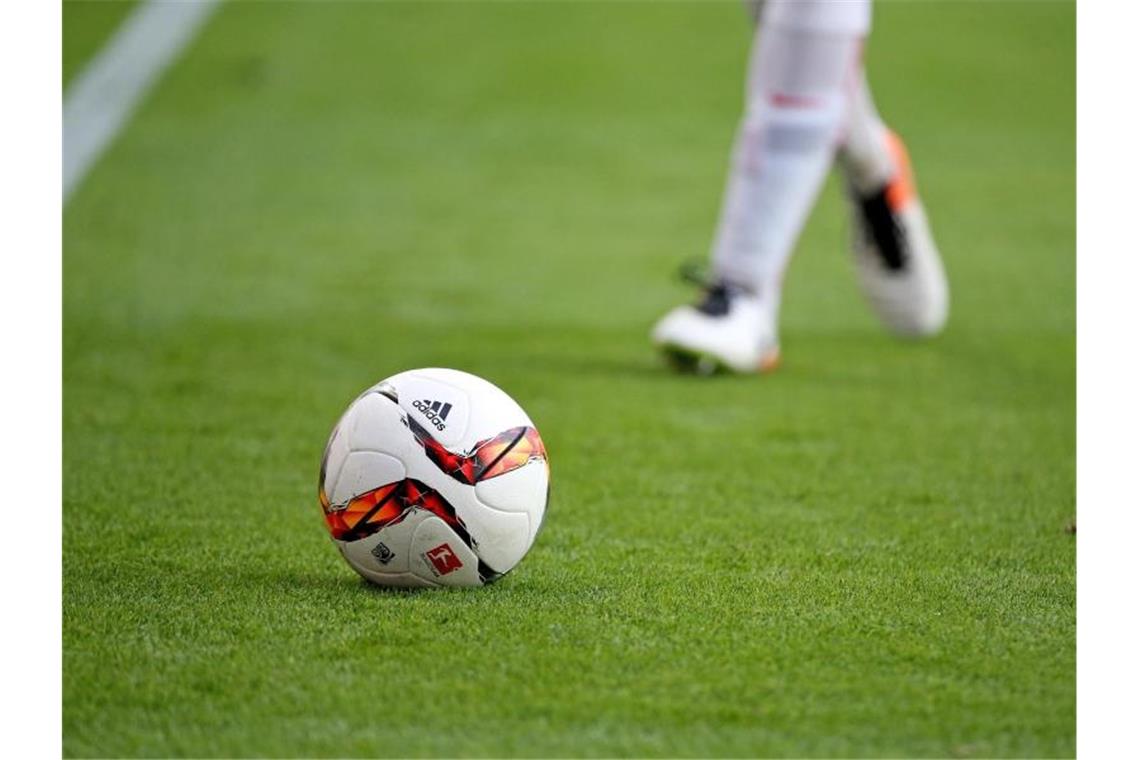 Bier und Ouzo: Rekordsieger Frankfurt im Pokalfinale Ein Fußball-Spiel. Foto: Jan Woitas/dpa-Zentralbild/dpa/Symbolbild