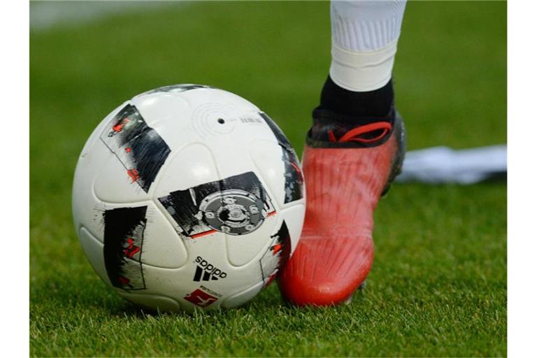 Ein Fußball-Spiel. Foto: Patrick Seeger/dpa/Symbolbild