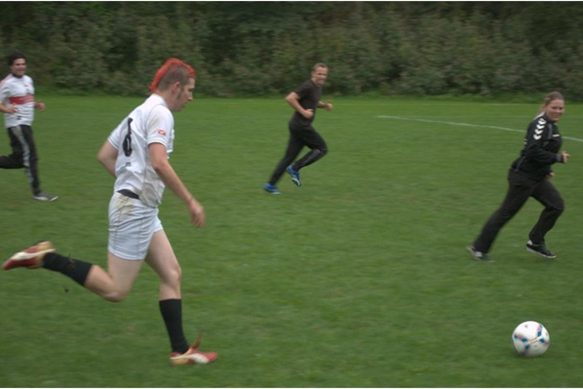 Ein Fußballturnier mit hohem Spaßfaktor: Der Juze-Gurkencup.