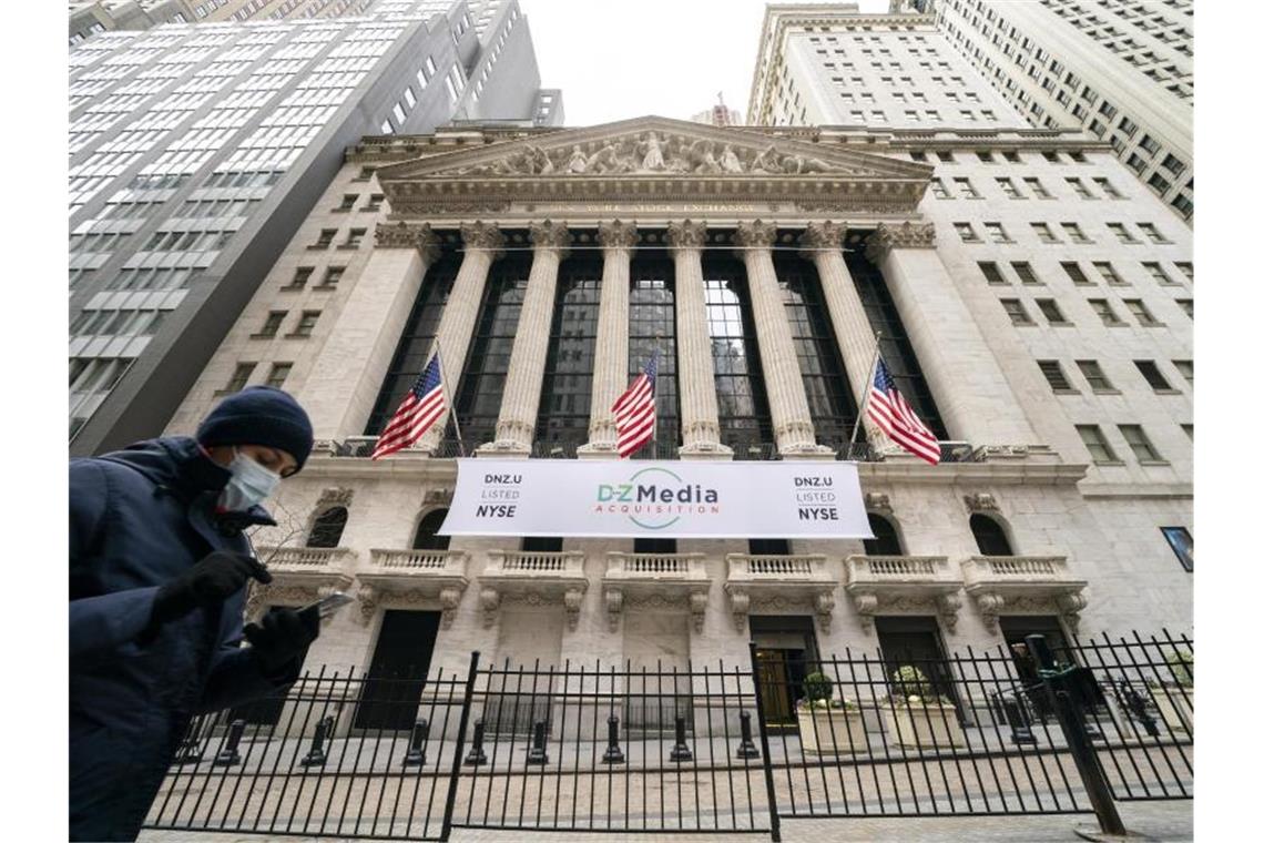 Dow Jones vor langem Wochenende kaum verändert