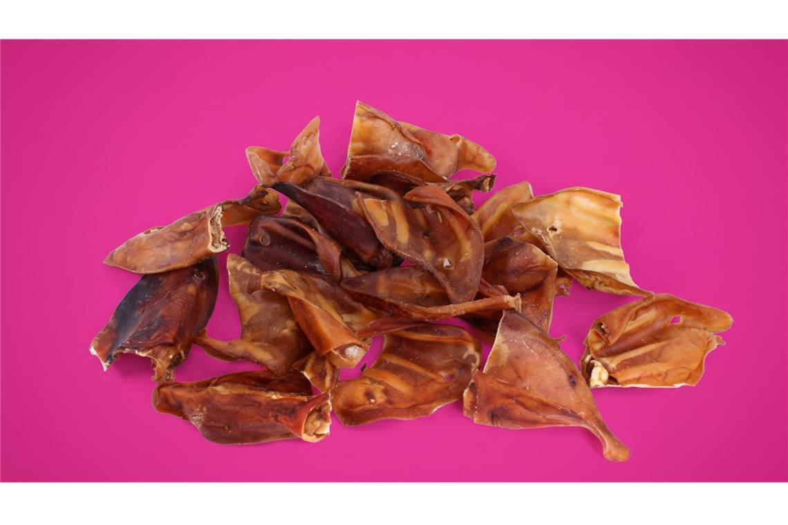 Ein Futter mit Schweinsöhrchen kann Hund und Herrchen schlecht bekommen (Symbolbild/Archiv).