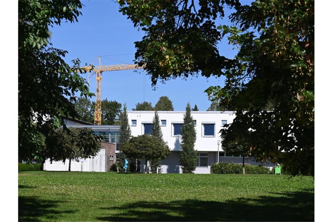 Ein Gebäude der Klinik am Weissenhof in Weinsberg. Foto: Bernd Weißbrod/dpa