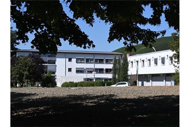 Ein Gebäude der psychiatrischen Klinik in Weinsberg (Kreis Heilbronn). Foto: Bernd Weißbrod/dpa/Archivbild