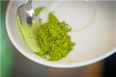 Ein gefragtes Pulver: Matcha ist derzeit im Getränk, aber auch in anderen Lebensmitteln gefragt. Fotos: Alexander Becher