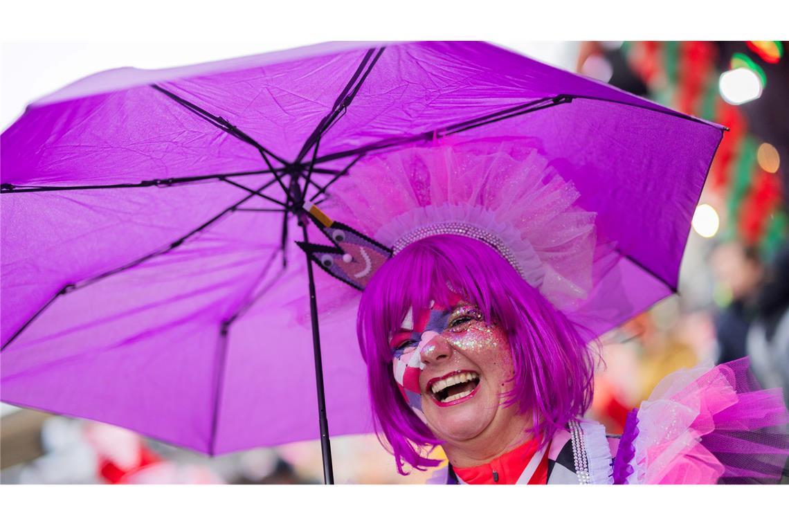 Ein gefragtes Verkleidungsaccessoire war der Regenschirm.