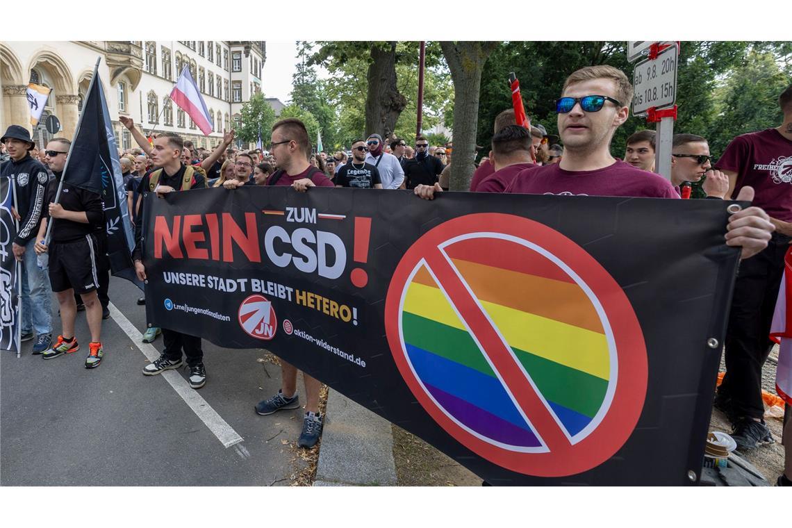 Queere Community feiert CSD in Bautzen - Gegenproteste Ein Gegenprotest aus dem rechten Spektrum folgte dem CSD.