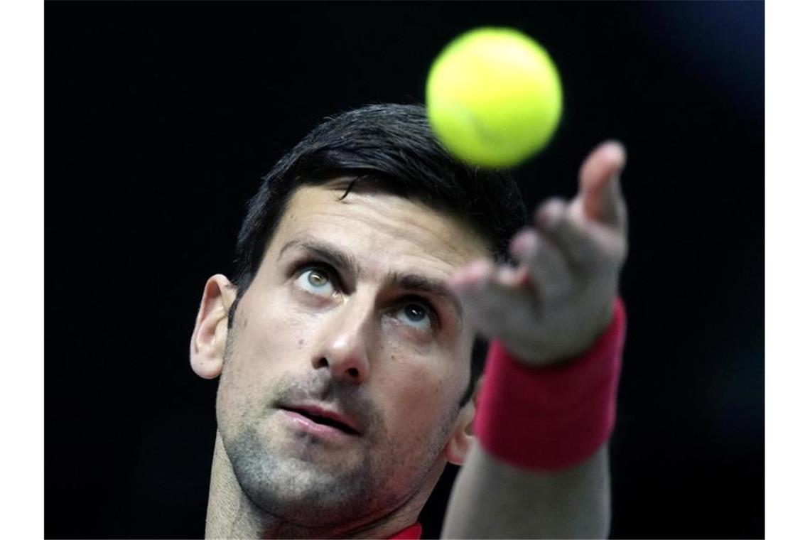 „Kein Verbrecher“ - Gerichtssaal statt Court für Djokovic Ein Gericht in Melbourne wird entscheiden, was aus Novak Djokovic wird. Foto: Michael Probst/AP/dpa