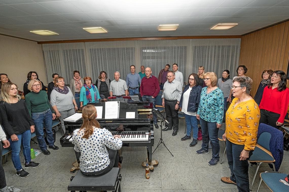 Ein Gesangverein erneuert sich: Der Chor Colores unter dem Dach des Gesangvereins Frohsinn in Kirchberg an der Murr ist ein starkes Team. Fotos: J. Fiedler, S. Schneider-Seebeck
