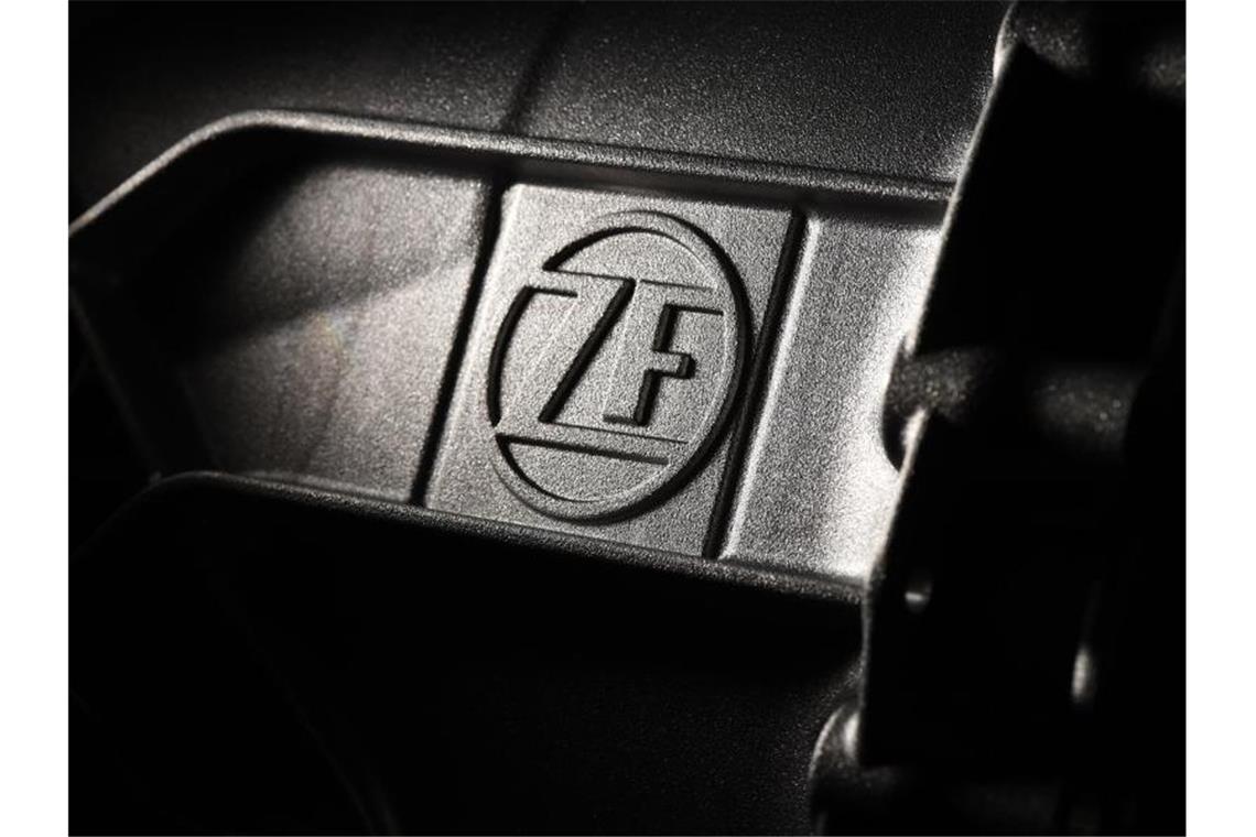 Autozulieferer ZF schließt Kurzarbeit nicht aus Ein Getriebegehäuse vom Zulieferer ZF. Foto: Felix Kästle/dpa