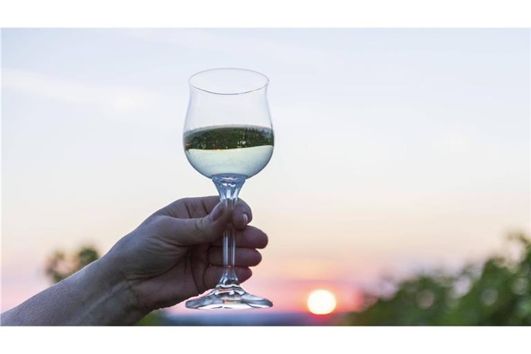 Ein Gläschen Wein auf dem Wochenmarkt direkt am Stand wird es in Baden-Württemberg weiterhin nur in Ausnahmefällen geben. (Symbolbild)