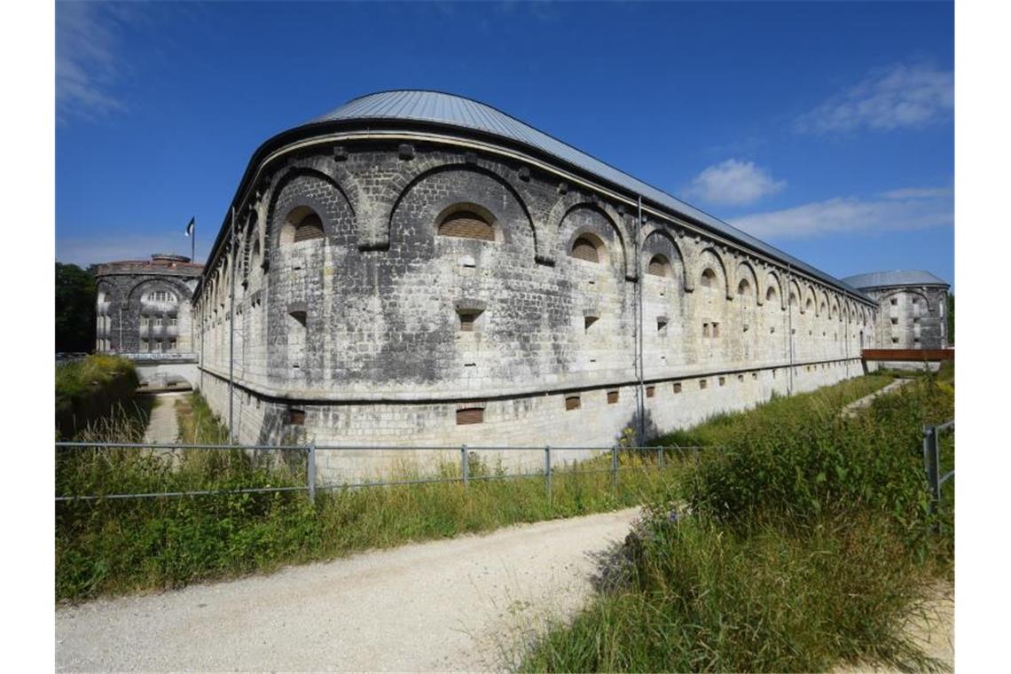 Deutschlands größte Festung: Ulm nutzt die Wilhelmsburg Ein Graben läuft rund um die Wilhelmsburg. Foto: Stefan Puchner/Archivbild