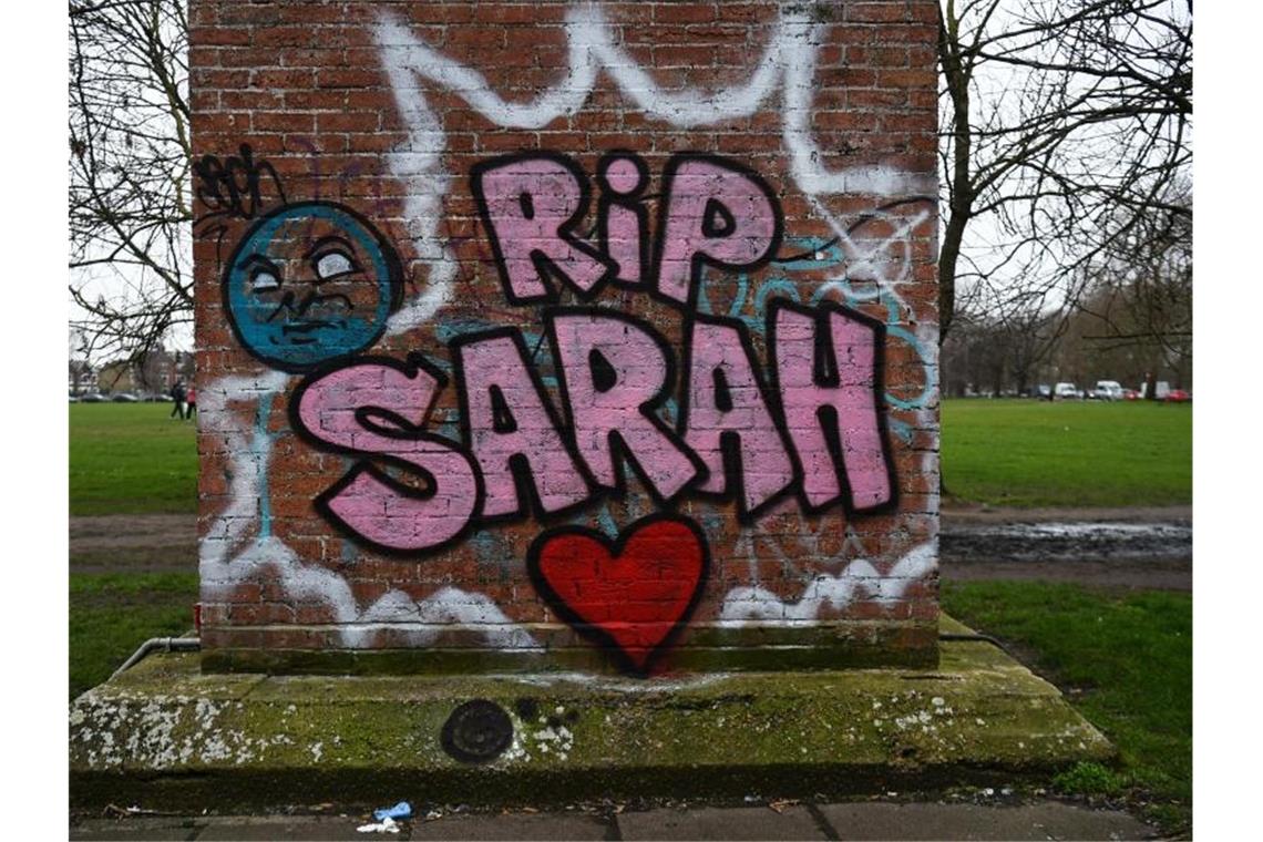 Ein Graffiti erinnert an die im März entführte und getötete Londonerin Sarah Everard. Foto: Kirsty O'connor/PA Wire/dpa