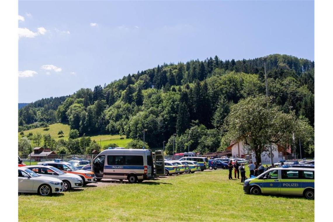 Polizei sucht mit Großaufgebot nach bewaffnetem Mann