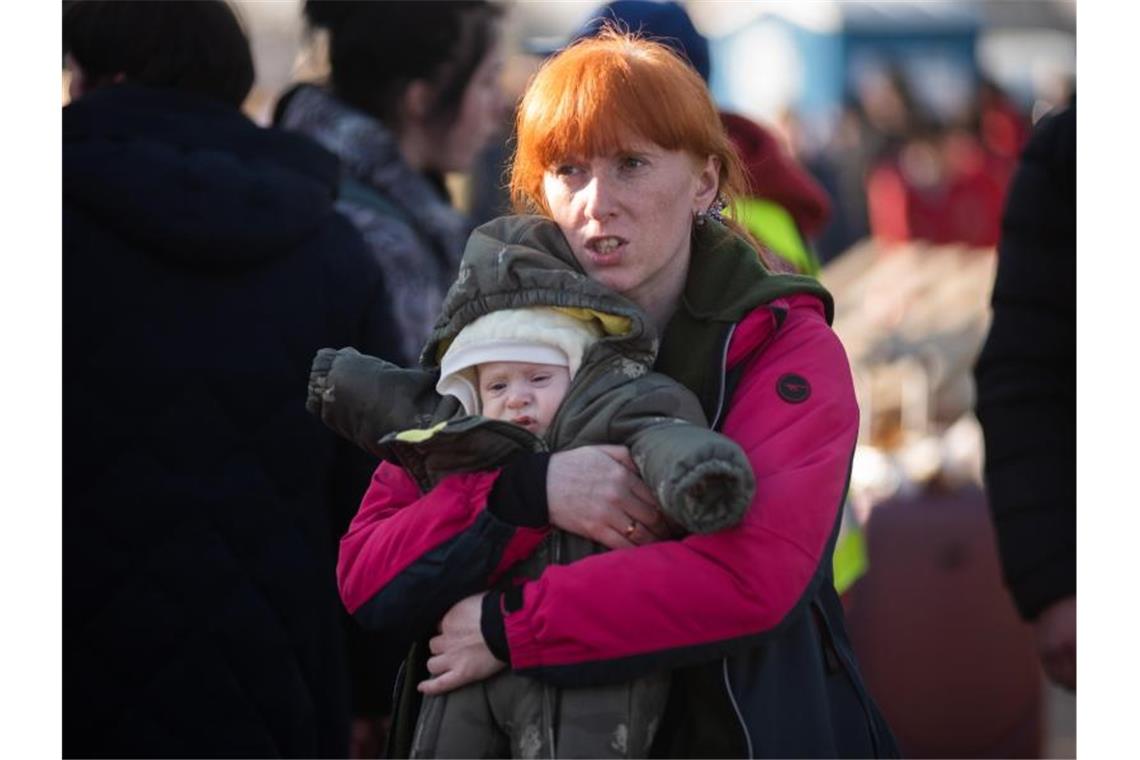 Krieg gegen die Ukraine: So ist die Lage Ein großer Teil der Menschen, die aus der Ukraine fliehen, sind Frauen und Kinder. Foto: Hector Adolfo Quintanar Perez/ZUMA Press Wire/dpa