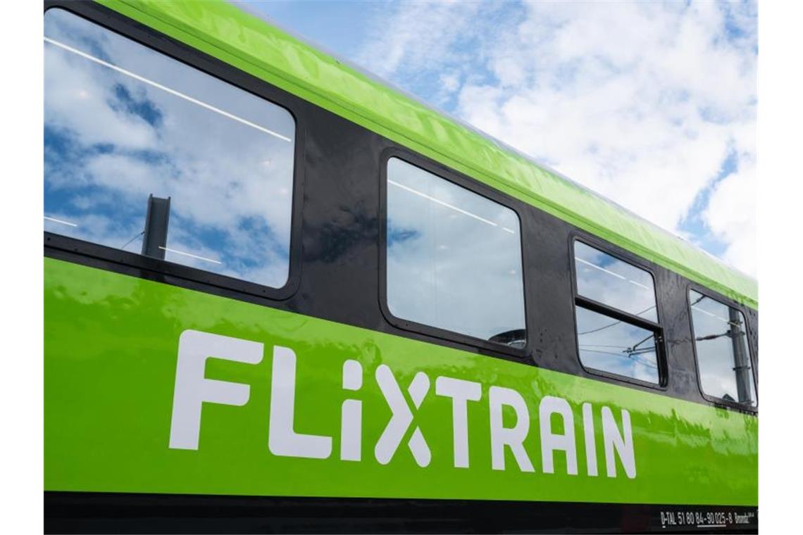 Ein Großraumwagen des Unternehmens Flixtrain. Foto: Marius Becker/dpa