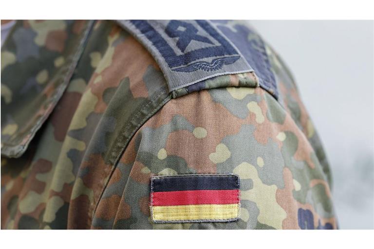 Ein Großteil der Deutschen ist laut einer Umfrage für die Wiedereinführung der Wehrpflicht. (Symbolfoto)