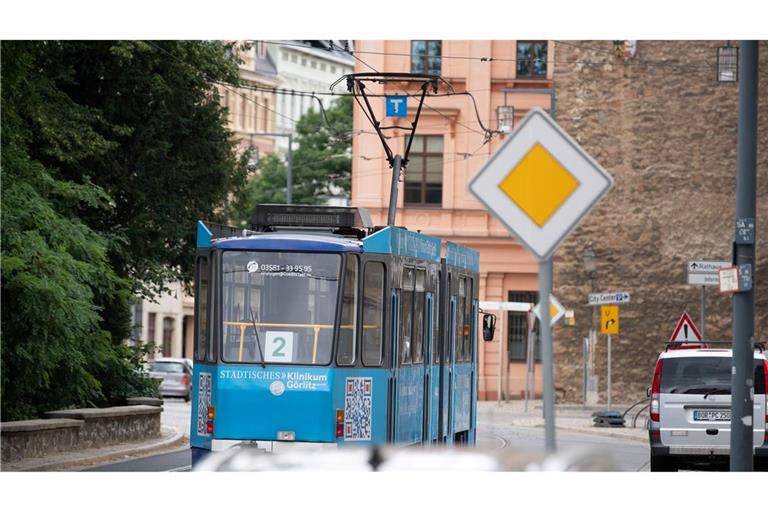 Ein gut ausgebauter ÖPNV macht Regionen für Touristen und Arbeitgeber attraktiv - und trägt somit zur Bruttowertschöpfung bei. (Symbolbild)