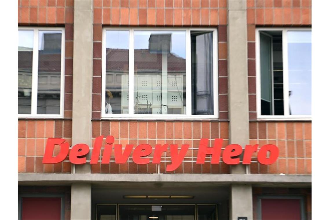 Ein guter Start in das laufende Geschäftsjahr stimmt den Lieferdienst Delivery Hero optimistisch für 2021. Foto: Britta Pedersen/dpa