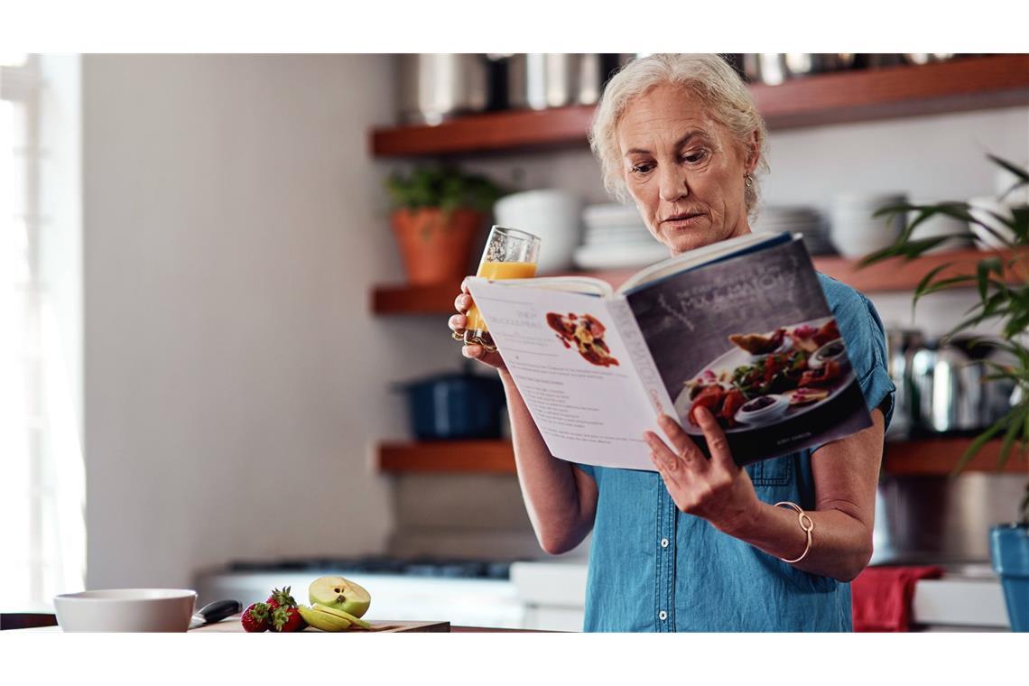 Ein gutes Kochbuch wird zum ständigen Begleiter im Alltag.