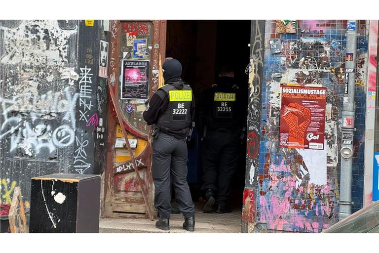 Ein halbes Jahr nach dem Anschlag auf Stromleitungen zum Techpark Adlershof durchsucht die Polizei Wohnungen in mehreren Bundesländern. (Archivbild)