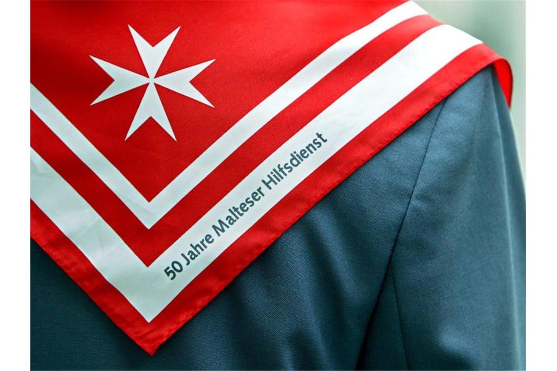 Ein Halstuches des Malteser Hilfsdienstes. Foto: Rolf Vennenbernd/dpa/Symbolbild