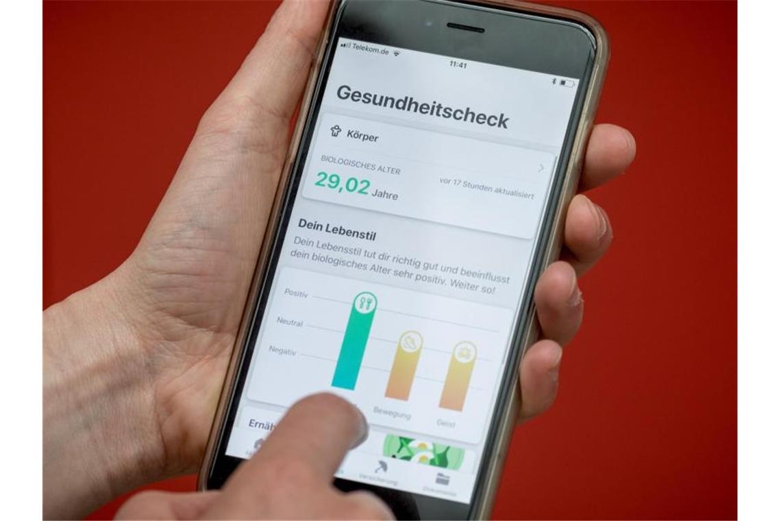 Ein Handybildschirm zeigt die App „Vivy“. Foto: Michael Kappeler/dpa/Archivbild