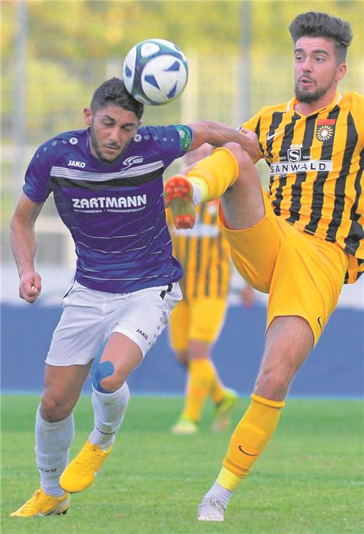 Aspach macht es spannender als nötig Ein hartes Stück Arbeit, aber Dominik Pelivan (rechts) kam mit Aspach weiter.Foto: M. Berger