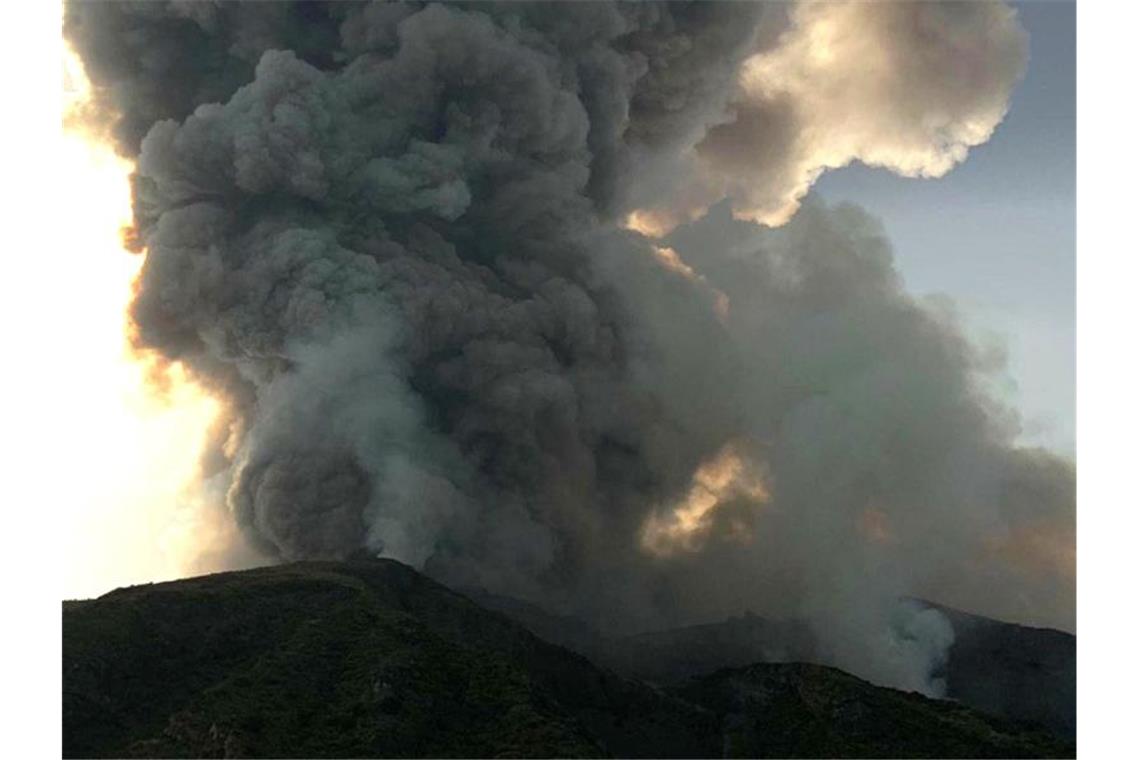 Ein heftiger Ausbruch des Vulkans Stromboli in Italien hat einen Menschen das Leben gekostet. Foto: Ansa/AP