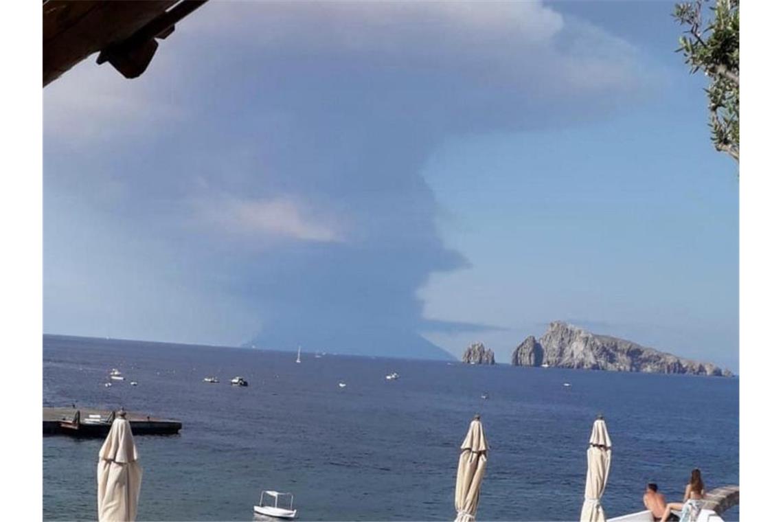 Ein heftiger Ausbruch des Vulkans Stromboli in Italien hat Touristen und Einwohnern Angst und Schrecken eingejagt. Foto: Carmelo Imbesi/ANSA/AP