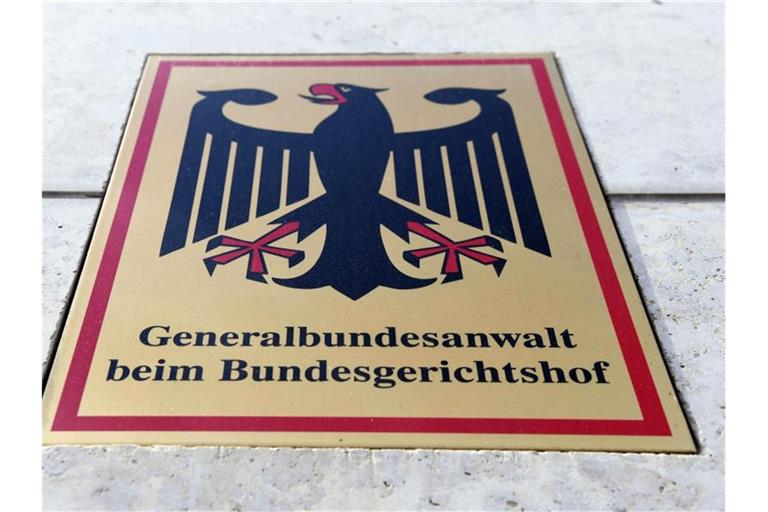 Ein Hinweisschild mit Bundesadler und dem Schriftzug „Generalbundesanwalt beim Bundesgerichtshof“ bei der Bundesanwaltschaft. Foto: Uli Deck/Archiv